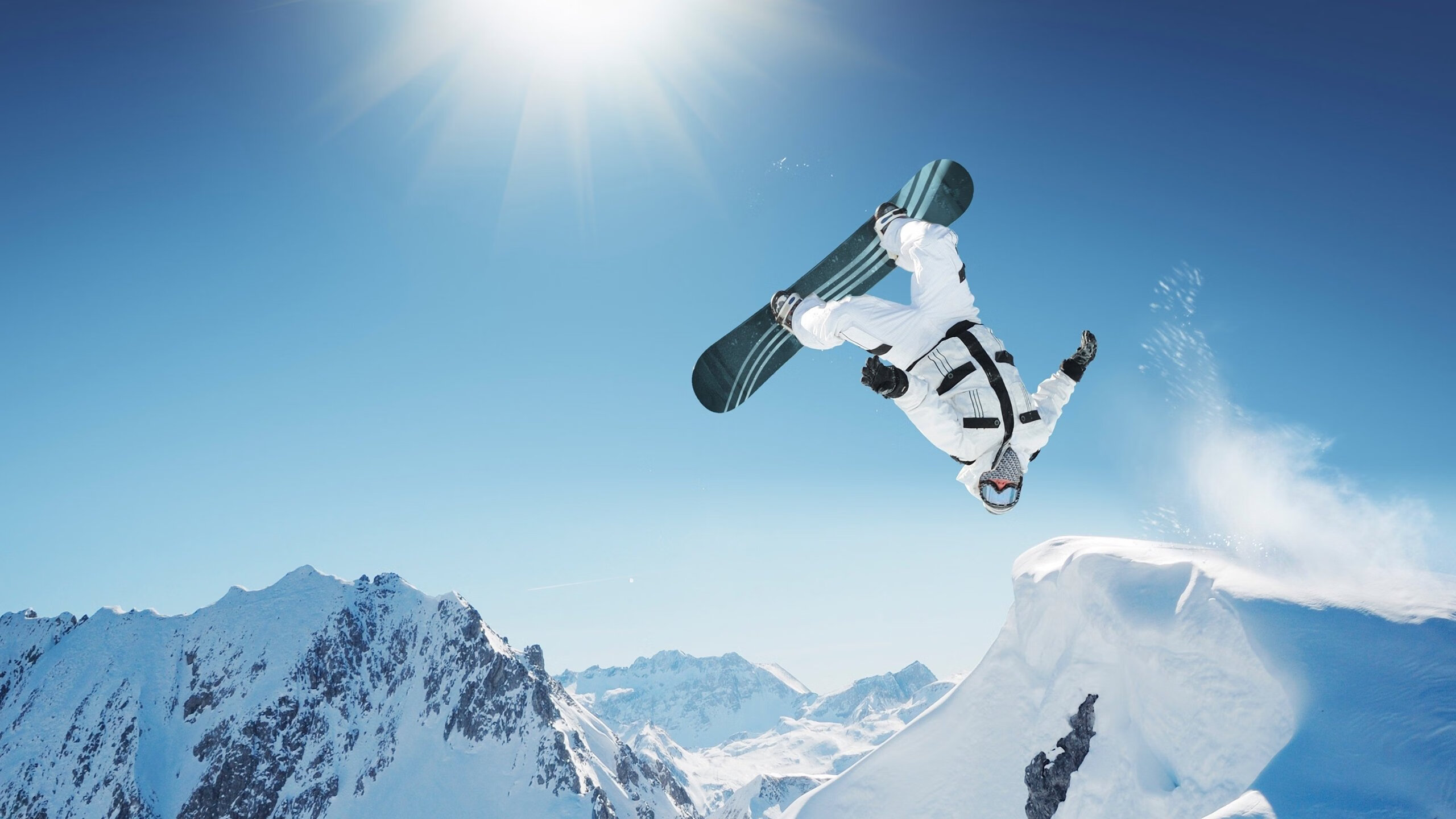 _雪地摩托极限赛：冰天雪地中的速度狂欢_，雪地摩托好玩吗