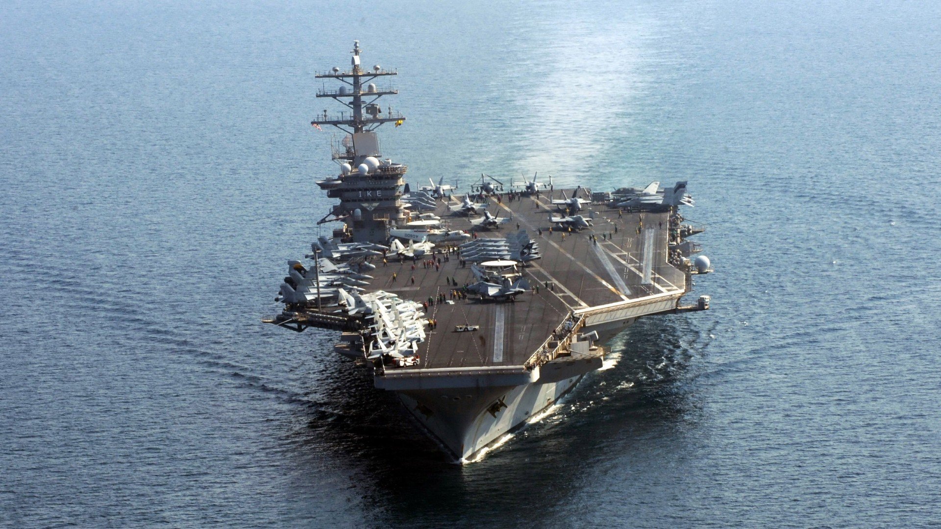 哈得斯菲尔特队员犯规过多，主帅面临舆论压力，哈德斯菲尔德对沃特福德