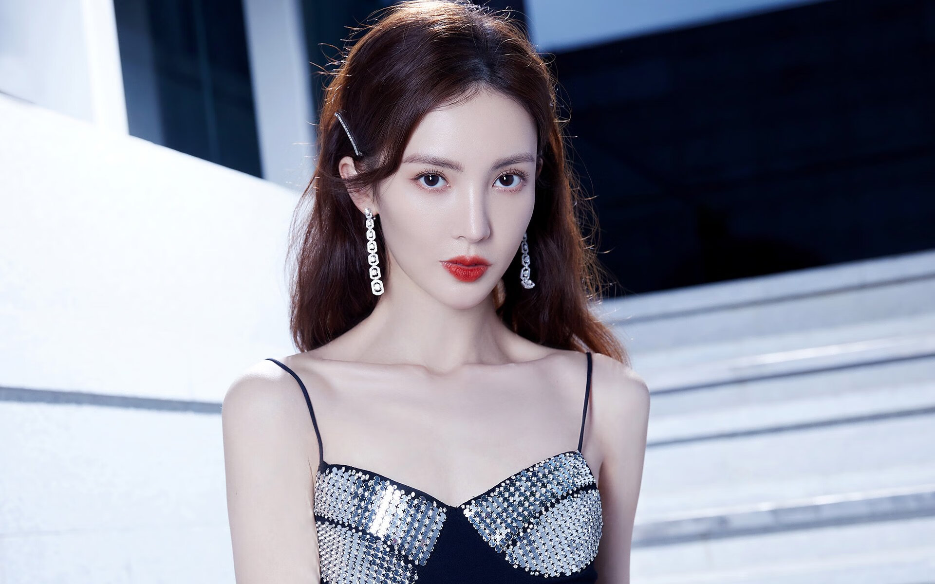 直播技术应用丰富观众互动体验,现场直播的技术要素