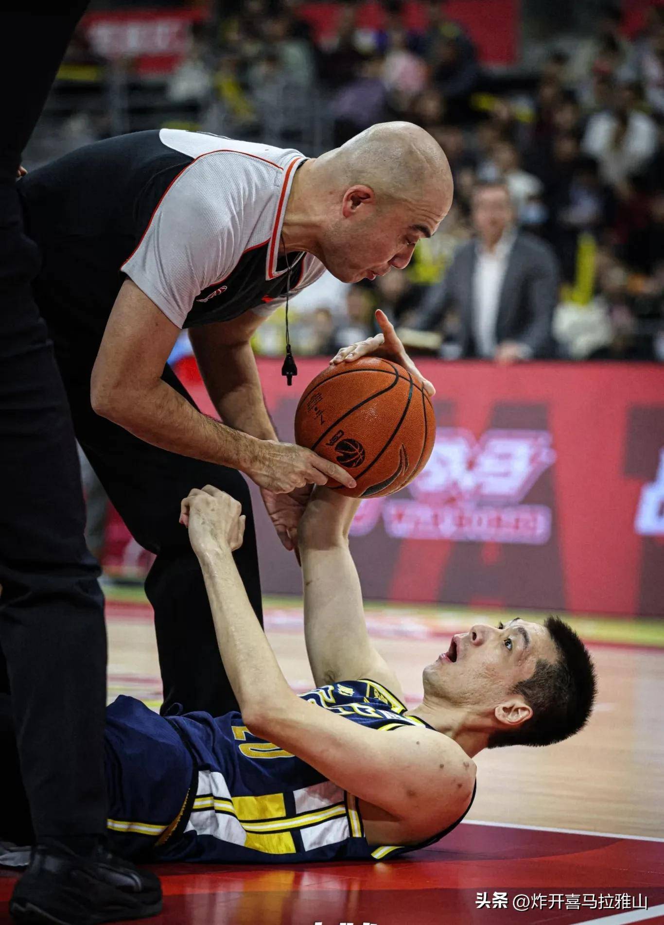 爱游戏体育：中国男篮历史上的经典防守：回顾那些令人窒息的防守表现的简单介绍