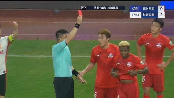 爱游戏体育:足球裁判争议判罚引争议,VAR能否解决问题?的简单介绍 爱游戏体育:足球裁判争议判罚引争议,VAR能否解决问题?的简单介绍